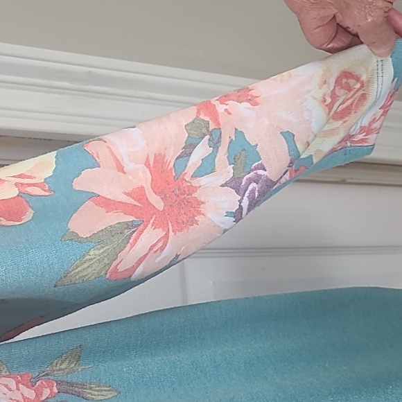 Philosophy Floral Blouse - Picture 4 of 10